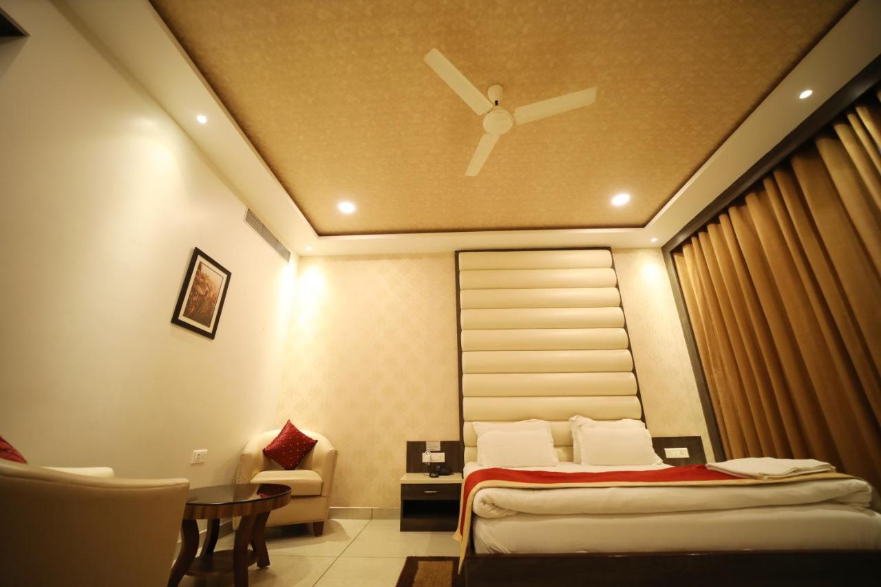 Hotel Panchsheel Ayodhya Екстериор снимка