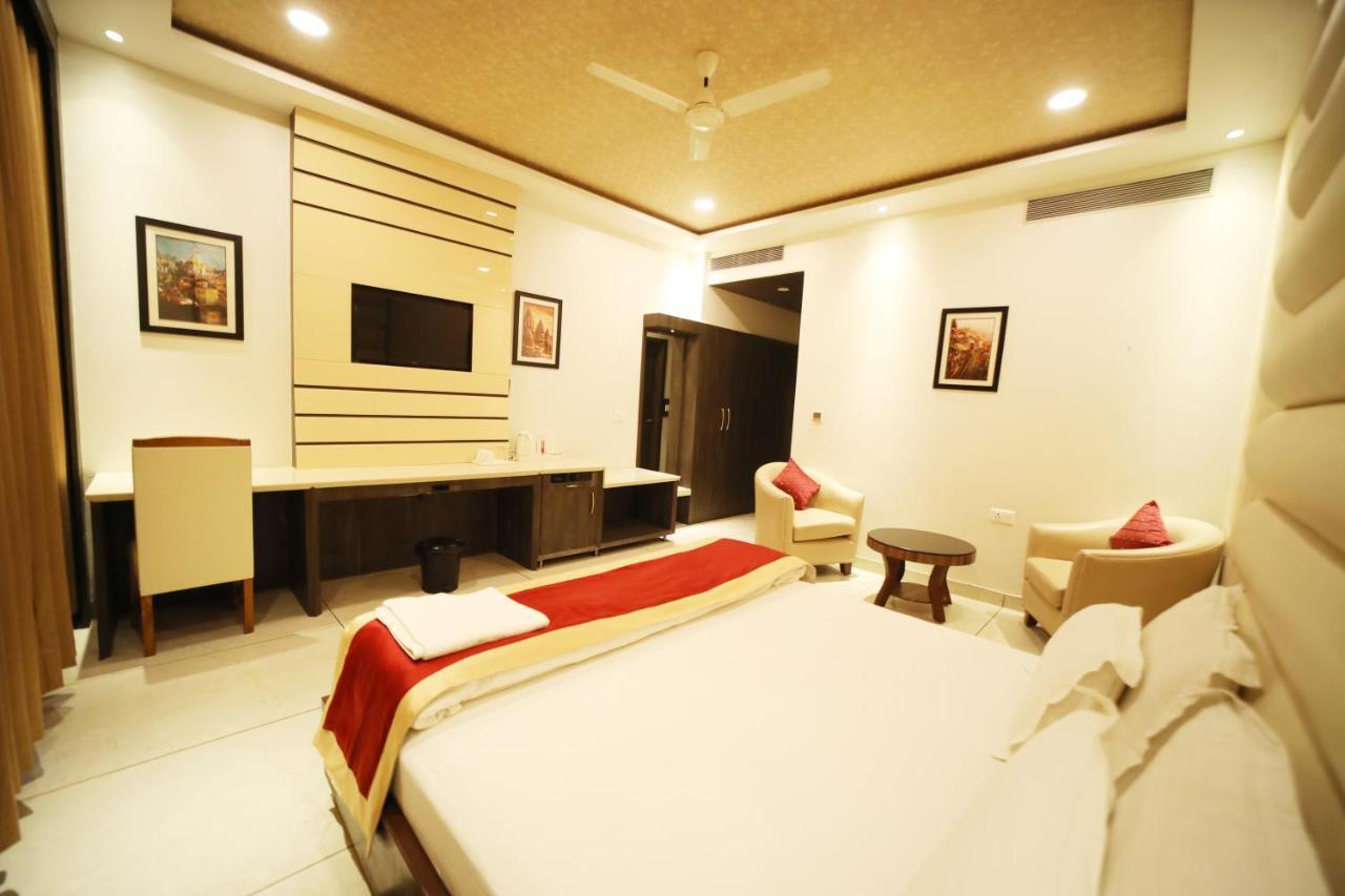 Hotel Panchsheel Ayodhya Екстериор снимка