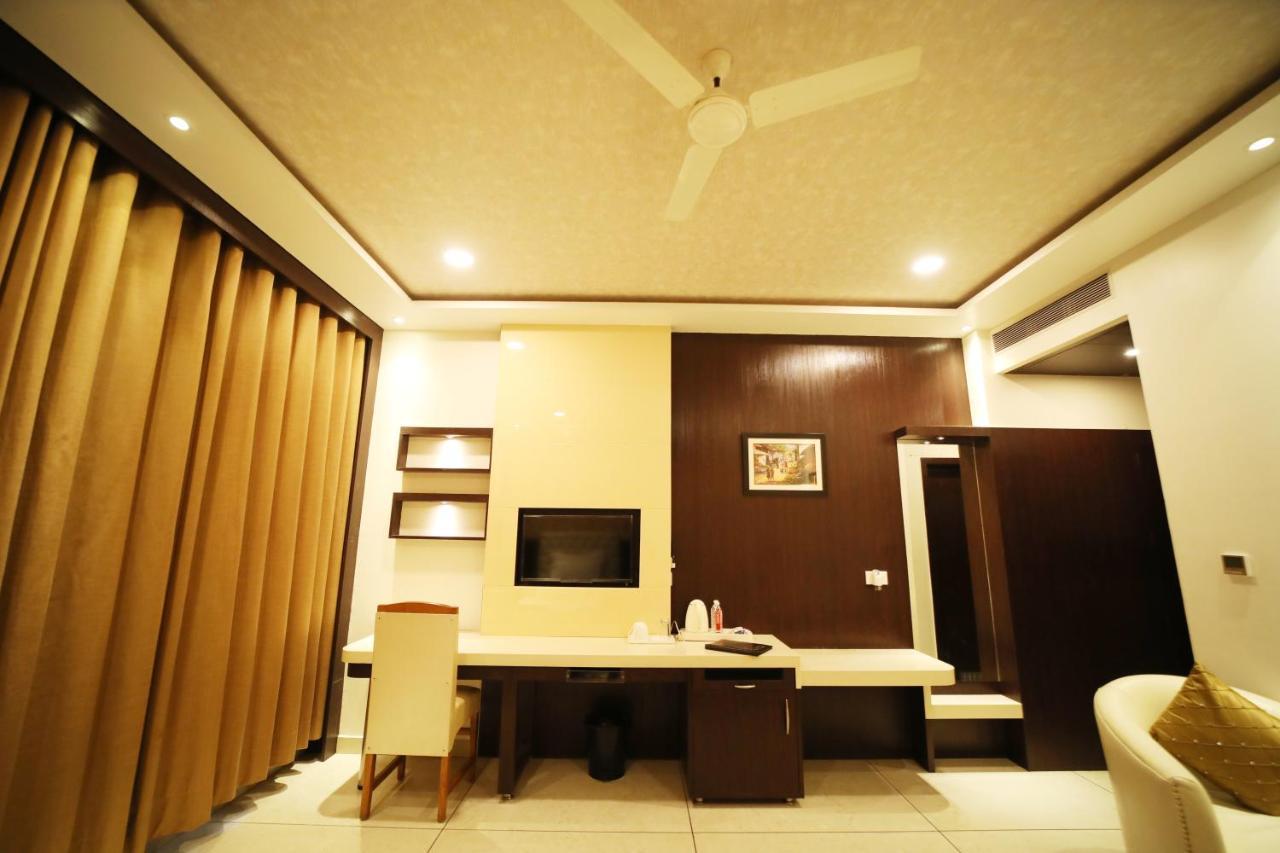 Hotel Panchsheel Ayodhya Екстериор снимка